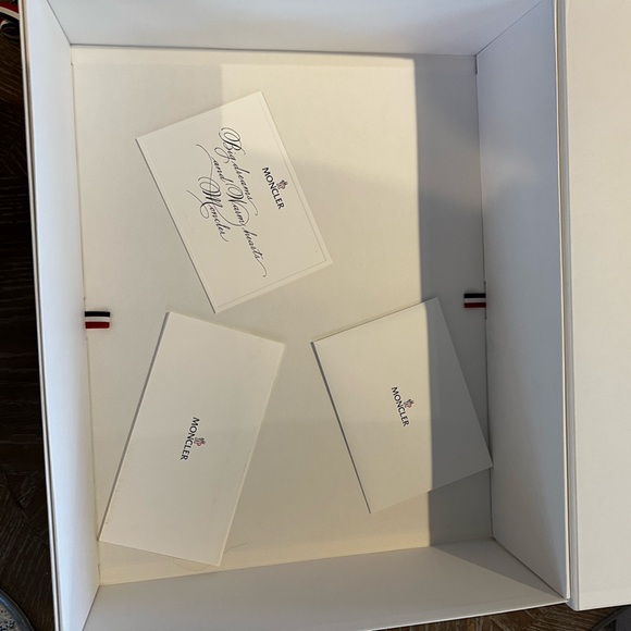 Authentic Moncler XL  paper gift box with ribbon - Picture 4 of 8